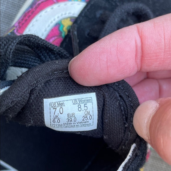 Vans Women's Black and Multicolor Sneakers - Picture 7 of 7